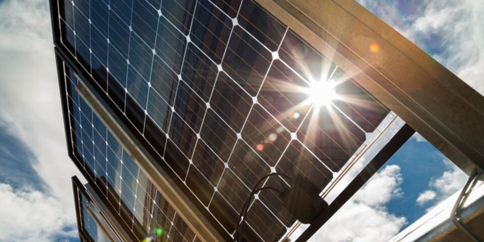 Двосторонні (bifacial) сонячні панелі: ефективність і застосування